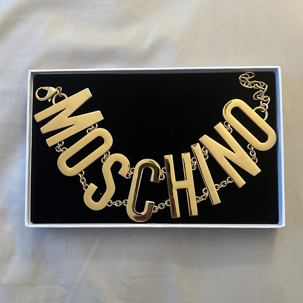 Moschino Letter Choker Necklace in Gold